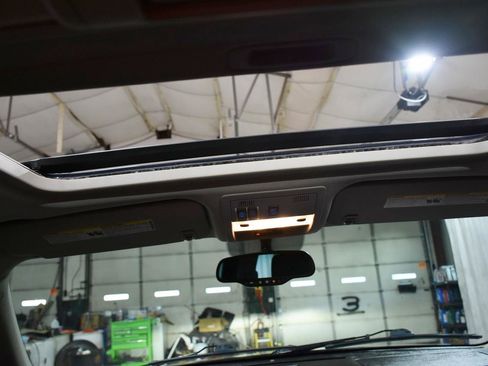 Used 2013 Cadillac Escalade ESV Platinum AWD/4WD image 17