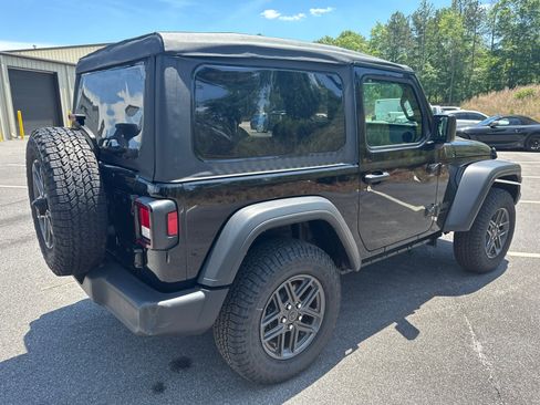 Used 2025 Jeep Wrangler Sport AWD/4WD image 5