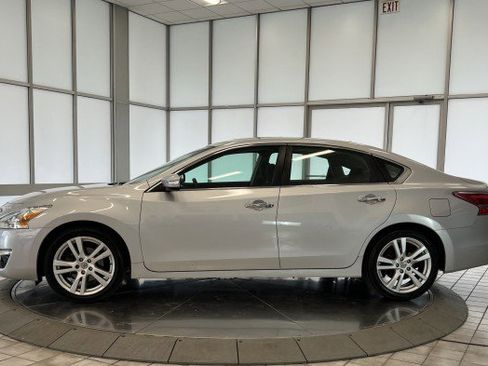 Used 2013 Nissan Altima 3.5 SV image 4