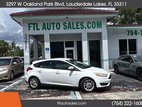 Used 2016 Ford Focus SE FWD image 1