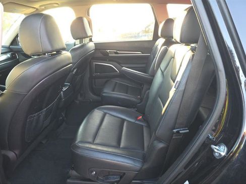 Used 2025 Kia Telluride S image 7
