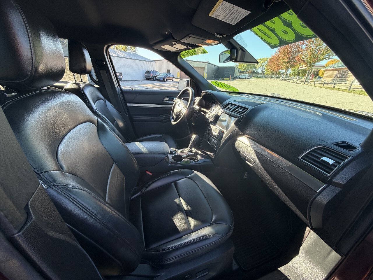 Used 2019 Ford Explorer XLT w/ Equipment Group 202A AWD/4WD image 15