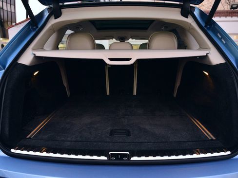 Used 2023 Bentley Bentayga Extended Wheelbase image 18