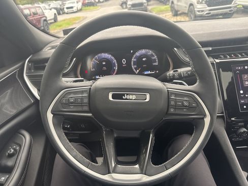 Used 2023 Jeep Grand Cherokee Altitude image 17