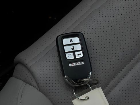 Used 2020 Honda CR-V Touring image 31