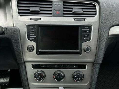 Used 2016 Volkswagen Golf Limited Edition image 35