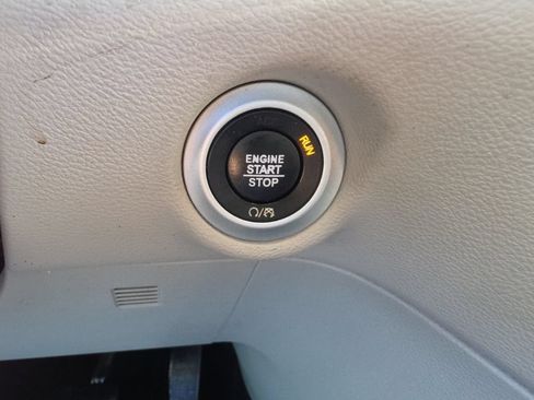 Used 2019 Chrysler Pacifica Touring-L FWD image 13