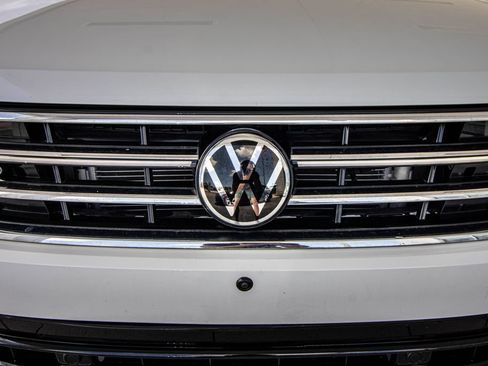 Certified 2024 Volkswagen Tiguan SEL R-Line AWD/4WD image 8
