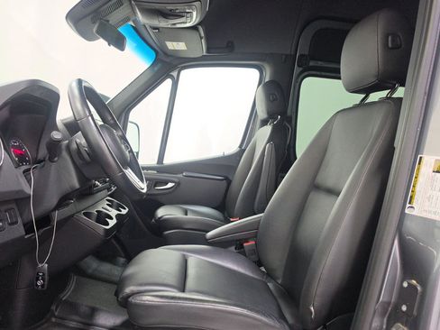 Used 2024 Mercedes-Benz Sprinter 2500 image 5