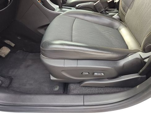 Used 2018 Chevrolet Trax LT w/ LT Convenience Package FWD image 27