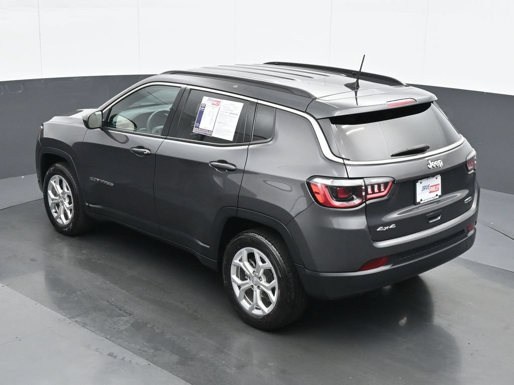 Used 2024 Jeep Compass Latitude AWD/4WD image 19
