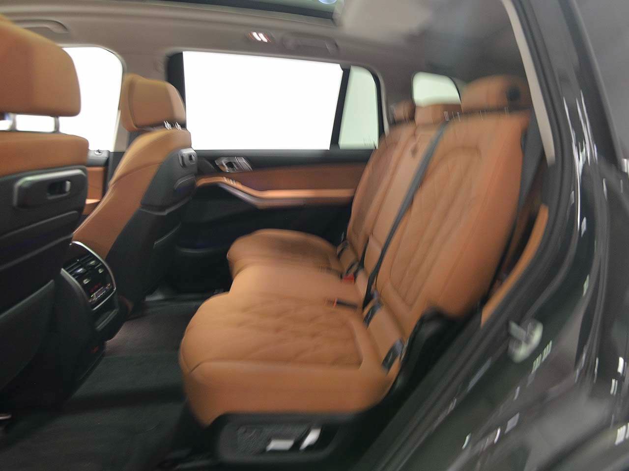 Used 2027 BMW X7 xDrive40i w/ Premium Package AWD/4WD image 11