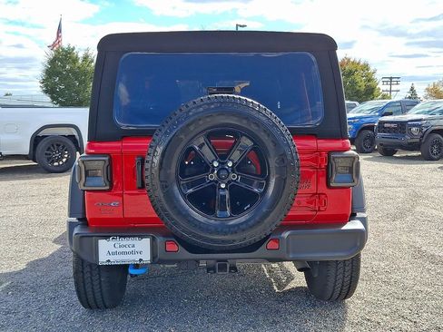 Used 2024 Jeep Wrangler Unlimited image 9