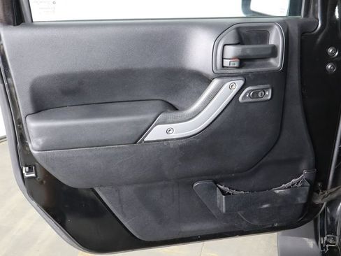 Used 2012 Jeep Wrangler Unlimited Sahara w/ Connectivity Group AWD/4WD image 19