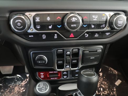 New 2025 Jeep Gladiator Rubicon w/ Safety Group image 16