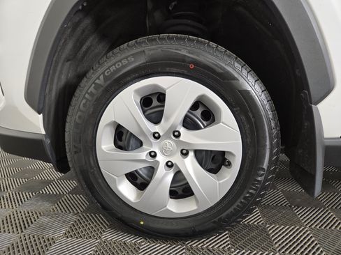 Used 2022 Toyota RAV4 LE AWD/4WD image 31