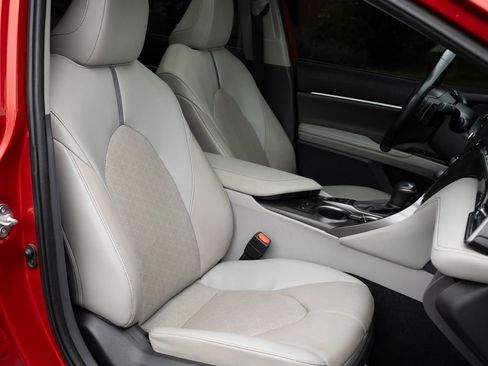 Used 2022 Toyota Camry XSE w/ Navigation Package FWD image 27