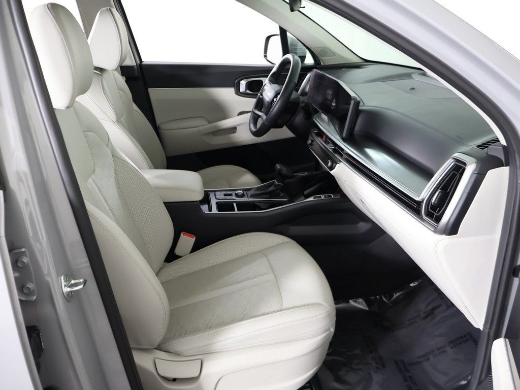 Certified 2026 Kia Sorento S FWD image 29