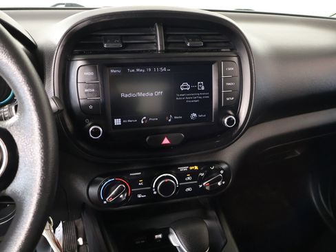 Used 2023 Kia Soul LX w/ LX Technology Package FWD image 5