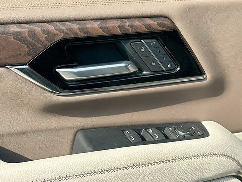 Used 2025 GMC Yukon XL Denali w/ Sun & Power Step Package RWD image 18