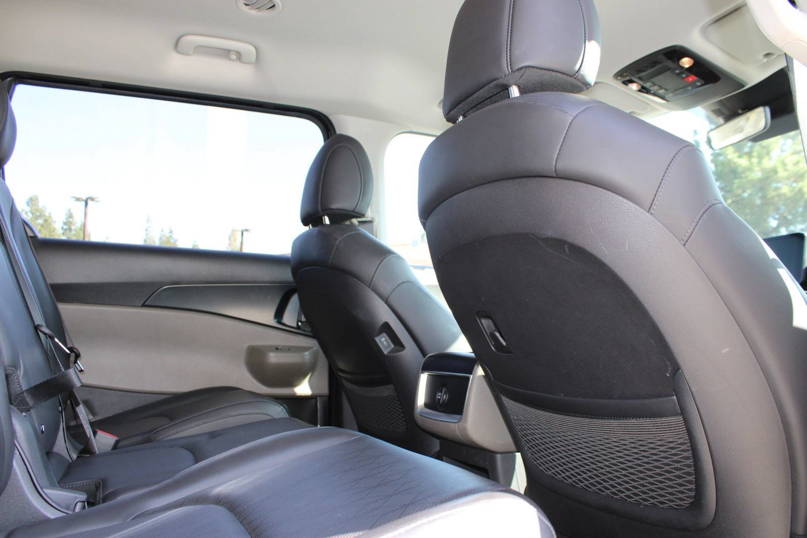 Used 2025 Kia Carnival FWD image 10