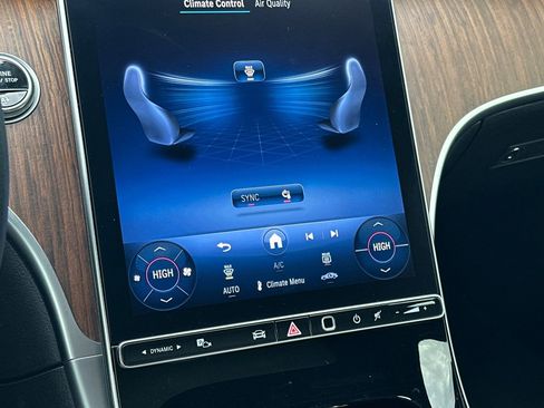 Used 2025 Mercedes-Benz C 300 4MATIC Sedan image 19