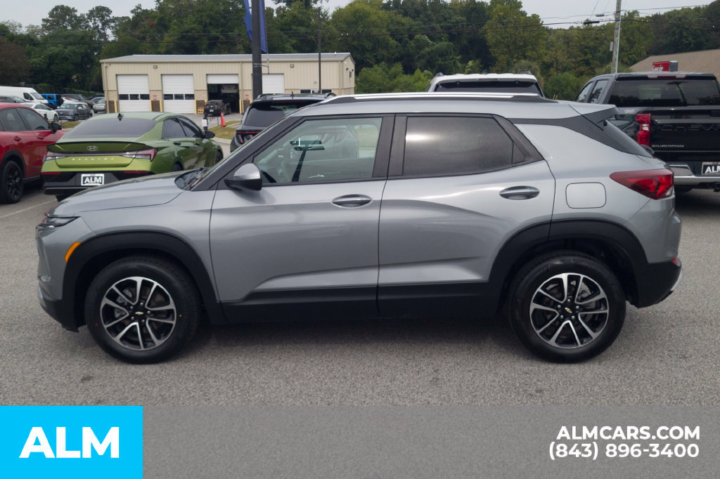 Used 2025 Chevrolet TrailBlazer LT FWD image 10
