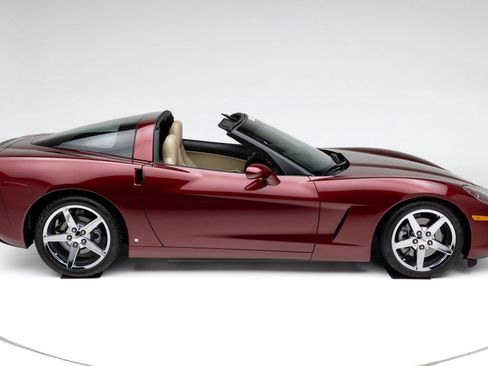 Used 2007 Chevrolet Corvette Coupe w/ Preferred Equipment Group RWD image 23