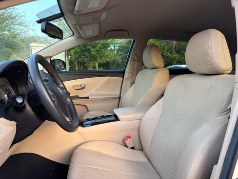 Used 2011 Toyota Venza AWD w/ Convenience Pkg image 6