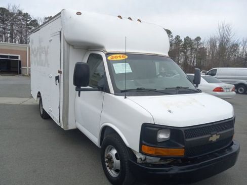 Used 2015 Chevrolet Express 3500 Extended image 3