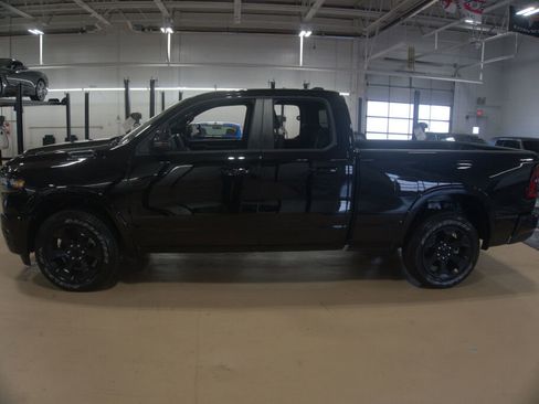 Used 2025 RAM 1500 Big Horn AWD/4WD image 3