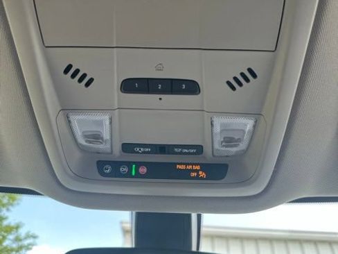 Used 2021 Buick Enclave Essence w/ Sound and Sites Package AWD/4WD image 38