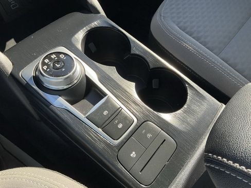 Used 2022 Ford Escape SE w/ SE Sport Appearance Package image 9