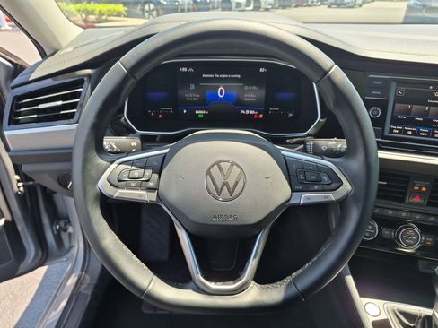 Used 2022 Volkswagen Jetta SE w/ Panoramic Sunroof Package FWD image 18