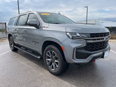 Used 2022 Chevrolet Suburban Z71 w/ Z71 Off-Road Package AWD/4WD image 3