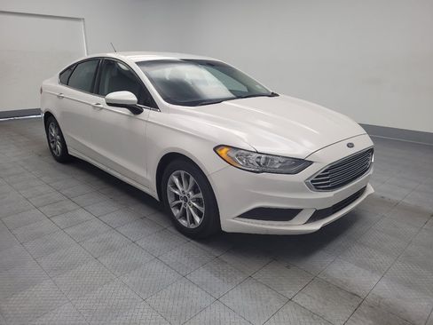 Used 2017 Ford Fusion SE w/ Fusion SE Technology Package FWD image 13