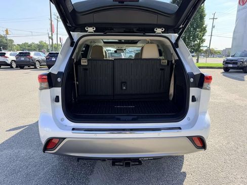 Used 2023 Toyota Highlander Platinum AWD/4WD image 15