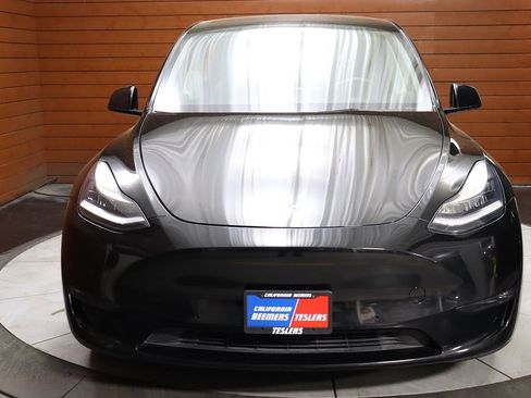 Used 2023 Tesla Model Y Long Range image 2