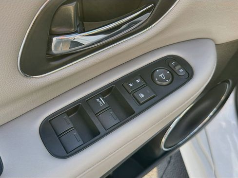 Used 2020 Honda HR-V Touring image 14