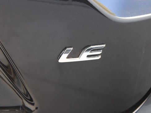 Used 2022 Toyota Corolla LE image 19