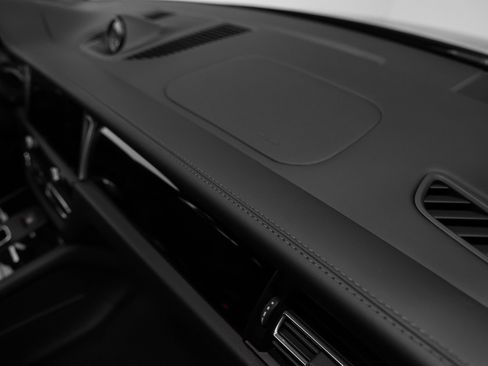 Certified 2026 Porsche Macan AWD/4WD image 28