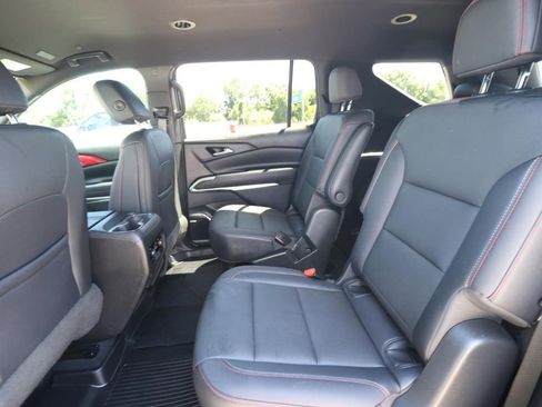 Used 2024 Chevrolet Traverse Z71 w/ Enhanced Driving Package AWD/4WD image 9