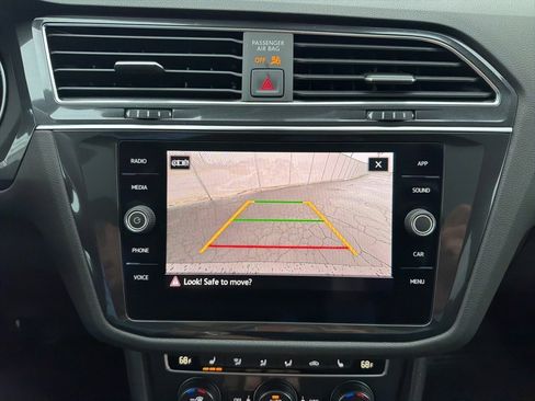 Used 2021 Volkswagen Tiguan SE R-Line image 18