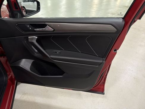 Certified 2023 Volkswagen Tiguan SE w/ Panoramic Sunroof Package FWD image 39