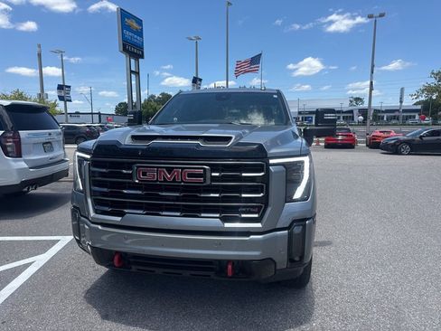 Used 2024 GMC Sierra 2500 AT4 AWD/4WD image 2