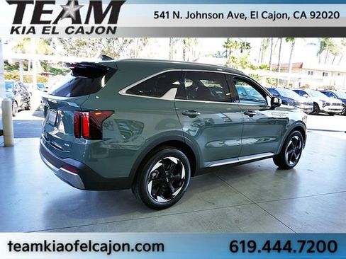 Certified 2025 Kia Sorento EX image 8
