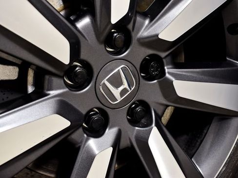 Used 2023 Honda Pilot Touring image 18