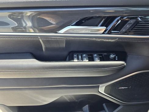 Used 2023 Jeep Wagoneer 4WD w/ Premium Group I image 26