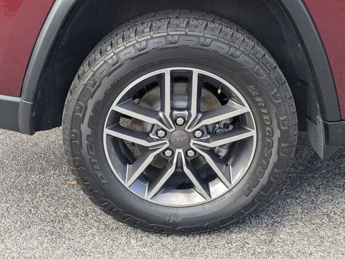 Used 2019 Jeep Grand Cherokee Limited image 11