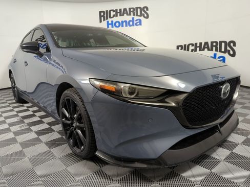 Used 2021 MAZDA MAZDA3 Hatchback w/Premium Plus Pkg image 6